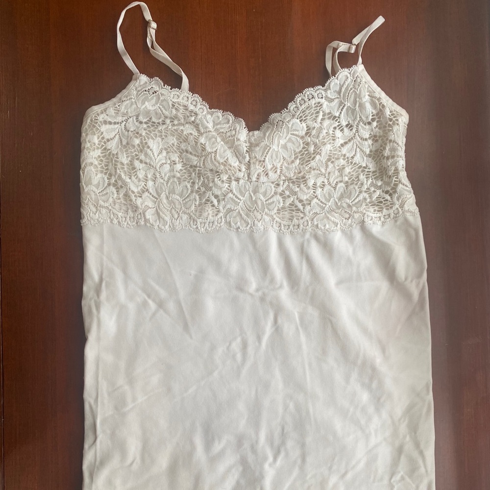 Banana republic seamless nylon cami w lace bust